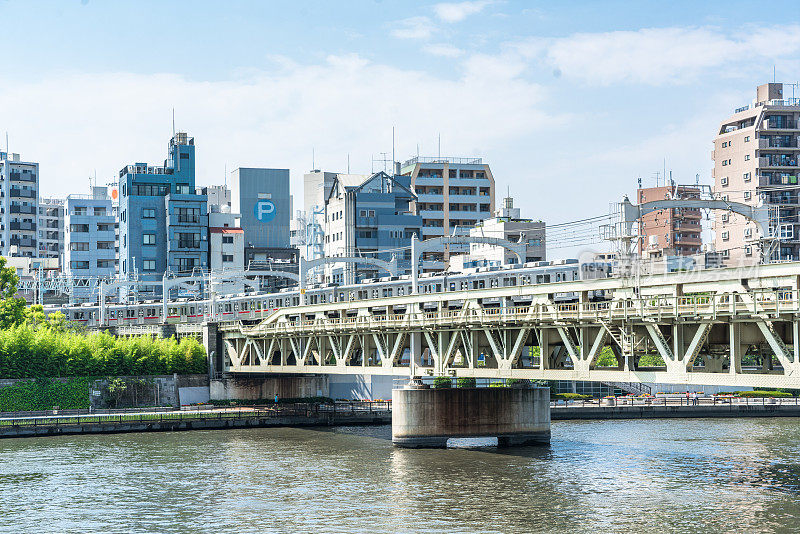 滨水公寓，酒店，写字楼，日本东京Sumida河全景