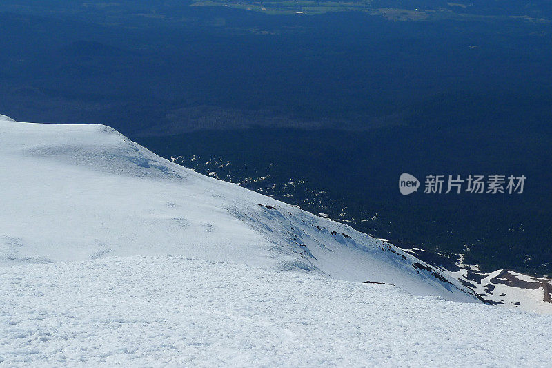 亚当斯山山顶视图