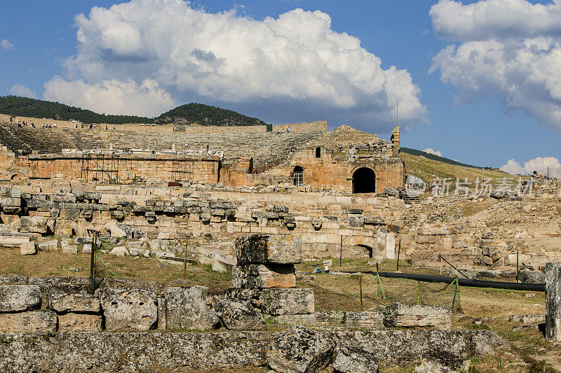 希拉波利斯地区在土耳其的pamukkale