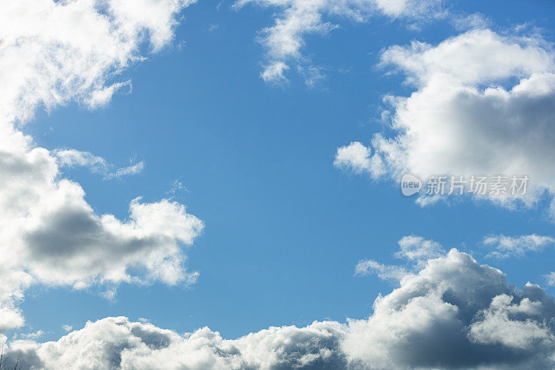 蓝天和柔软的白云