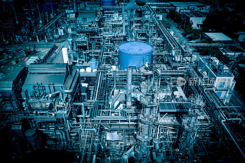 化学工厂的无人机视图