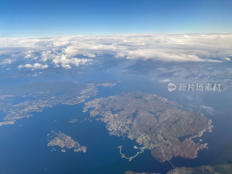 挪威西海岸斯塔万格和卑尔根之间的海岸峡湾鸟瞰图