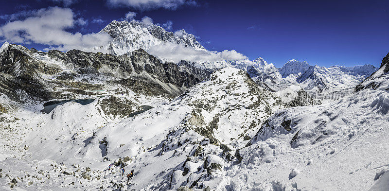 喜马拉雅山的山峰，高海拔雪峰荒野全景尼泊尔