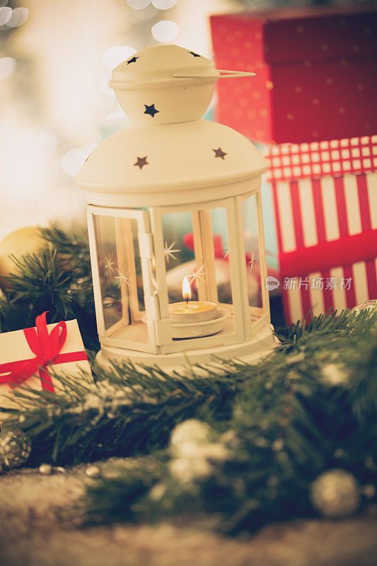 圣诞灯笼和礼物