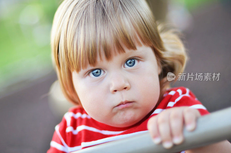 可爱的幼童与华丽的眼睛