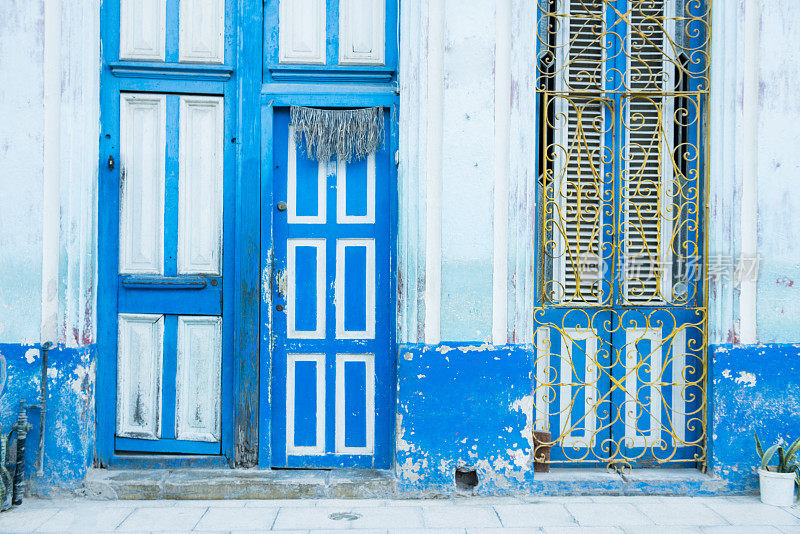 哈瓦那古巴建筑外部蓝色门细节
