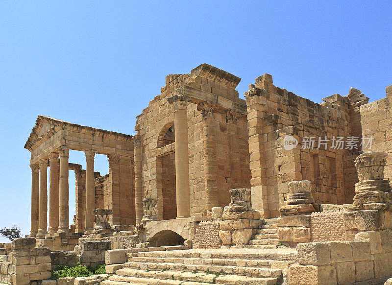 突尼斯:Sbeitla的罗马神庙。