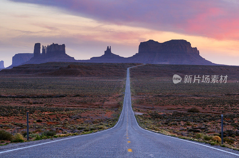 纪念碑谷日落景观，犹他州，亚利桑那州，美国