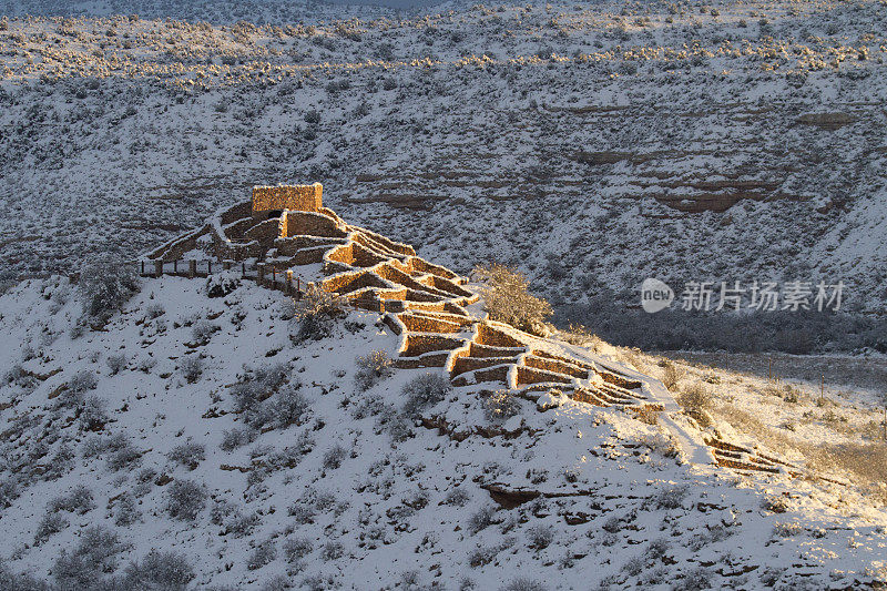 清晨雪中的图齐古特国家纪念碑