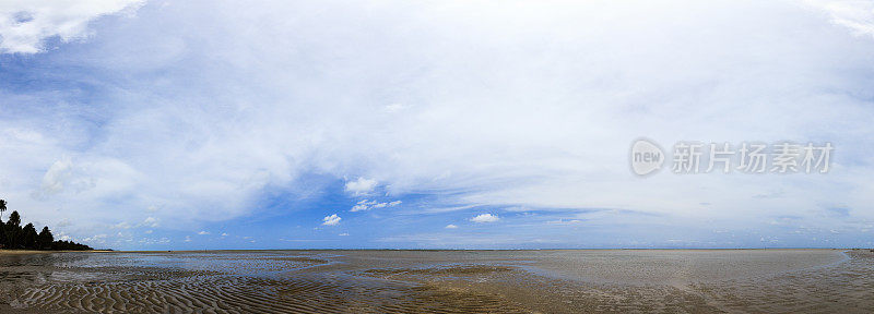 低潮时的帕塔乔海滩全景