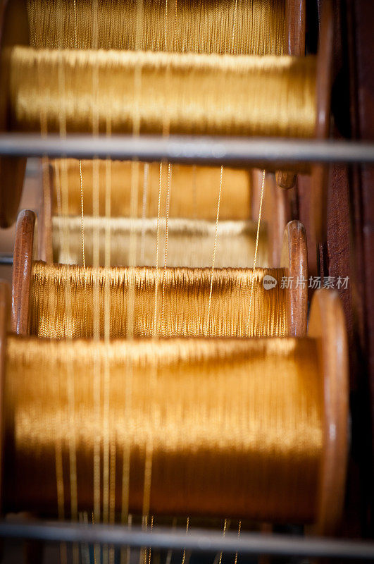 纺织厂的金线轴