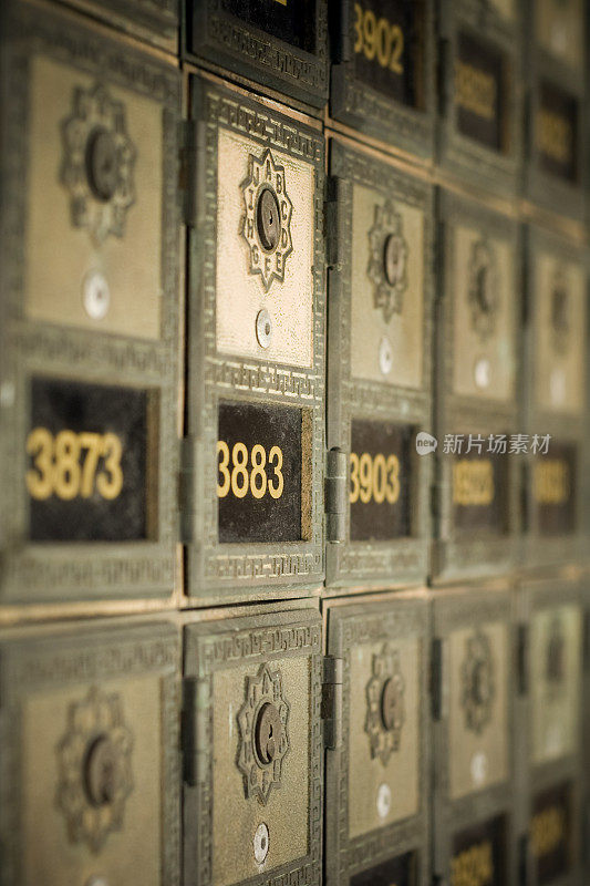 一排邮政信箱