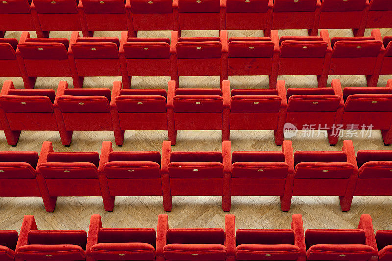 剧院的红色座位