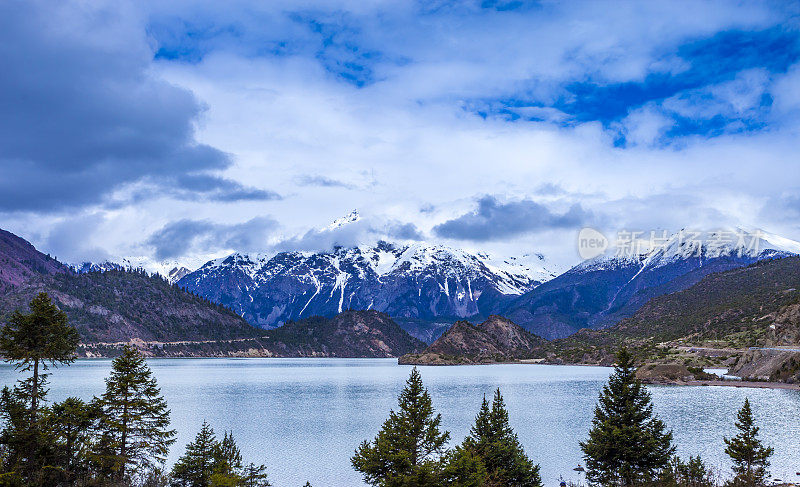 雪山湖