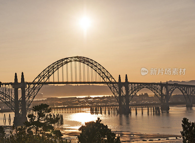 雅奎纳大桥清晨景色