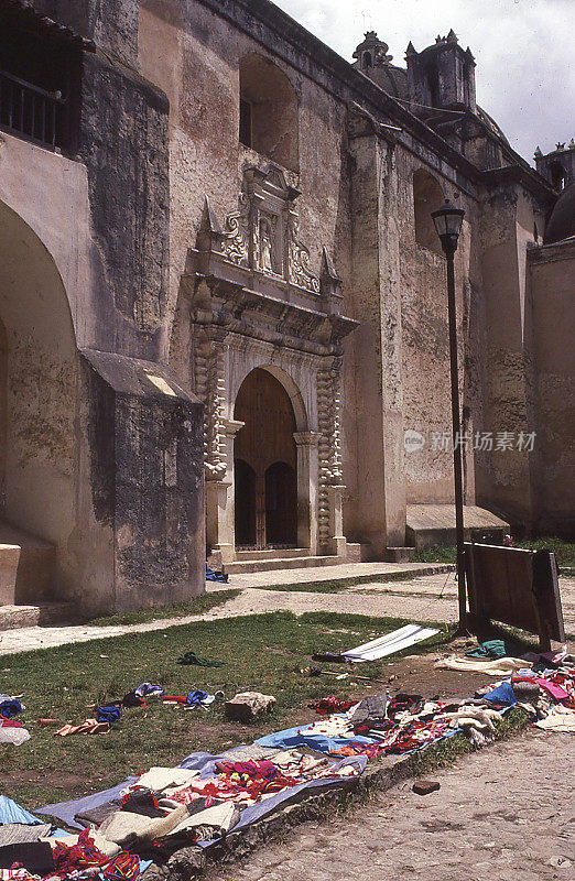 服装街大教堂圣克里斯托巴尔德拉斯卡萨斯恰帕斯墨西哥