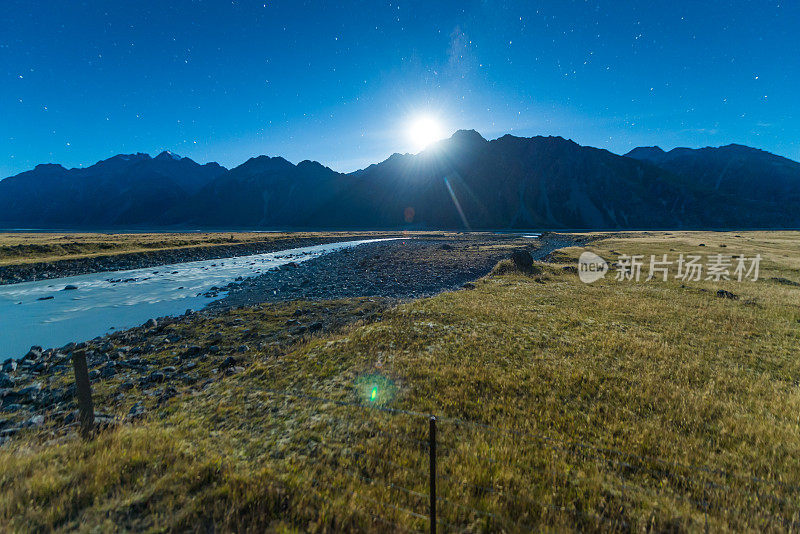 新西兰库克山星光下的夜晚。