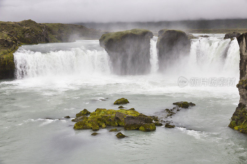 冰岛阿库雷里附近的Godafoss瀑布