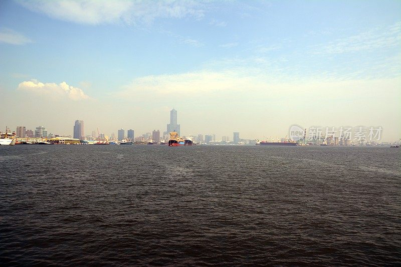 台湾高雄港及天际线