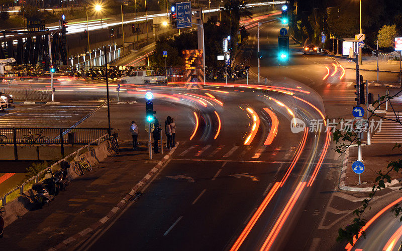 以色列的道路在夜晚