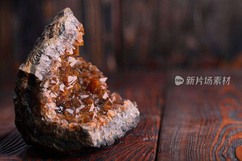 赤铁矿上含氧化铁的石英。