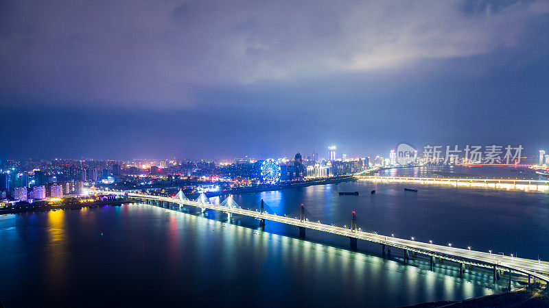 中国南昌大桥夜景鸟瞰图