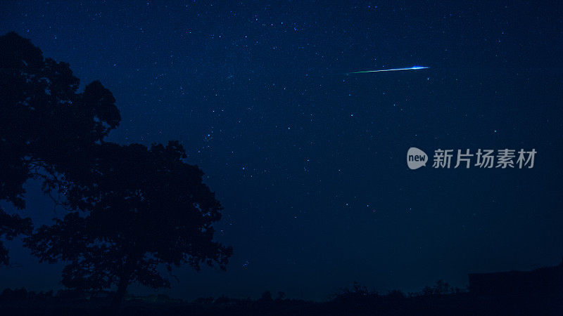 与星星的夜景照片