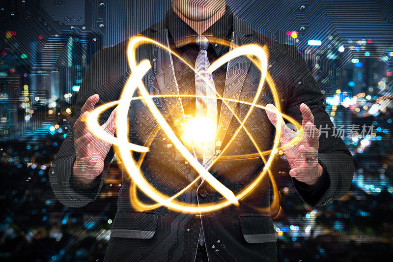 量子计算机技术概念。穿着科学黄色发光宇宙原子核的人。