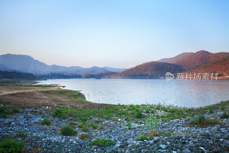 清迈慧兰湖的清晨和日出全景