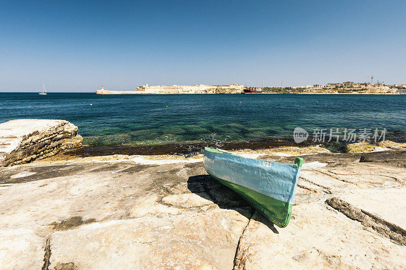 五彩斑斓的马耳他渔船