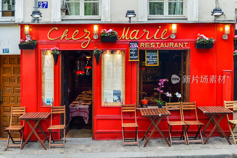 典型的法国巴黎咖啡馆场景