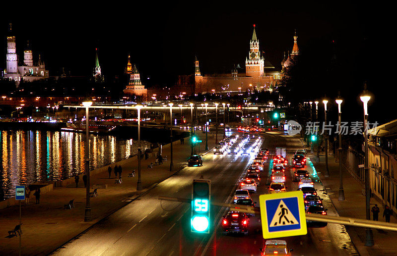 夜晚，莫斯科堤岸俯瞰克里姆林宫