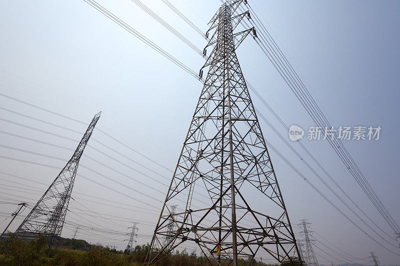 泰国巨大的输电塔