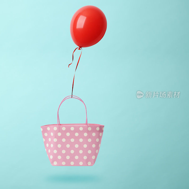 飞着的红色气球和粉红色的圆点购物袋。