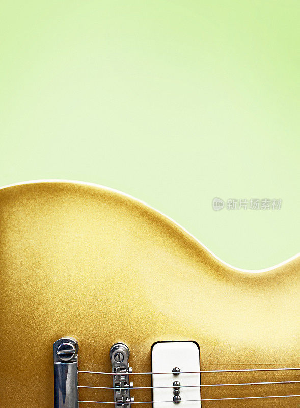 金顶电吉他对抗淡绿色拷贝空间