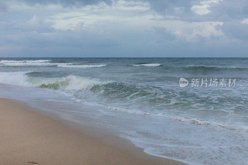 飓风多里安前的棕榈滩海浪