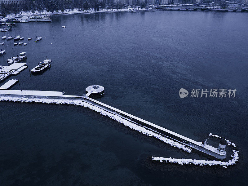 雪后的日内瓦湖畔美景