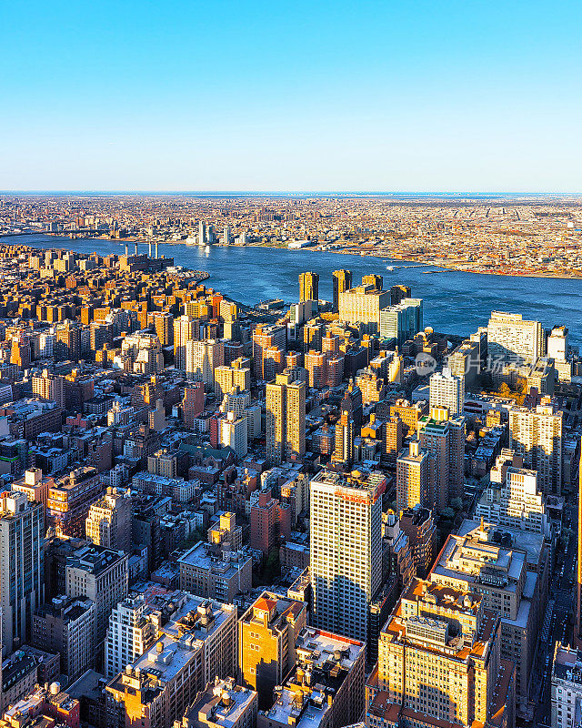 鸟瞰图曼哈顿和布鲁克林纽约反射