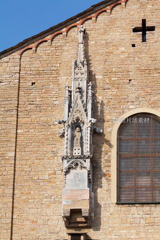 中世纪的圣玛丽亚马焦雷大教堂背面的立面细节