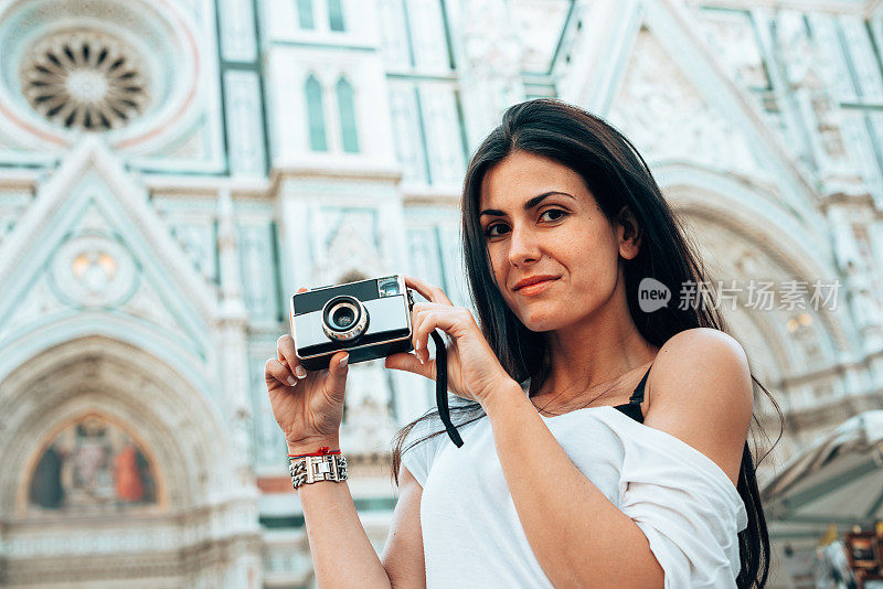 带着相机的佛罗伦萨游客——意大利