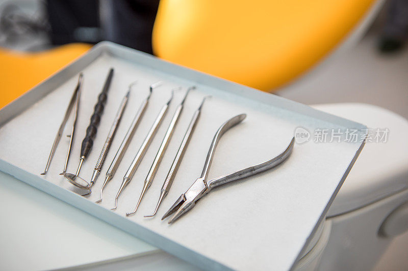 牙科手术中的牙科设备