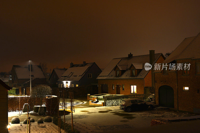 住宅区在冬季的夜晚
