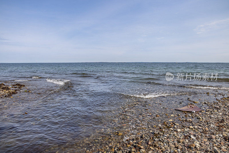 小河流入大海