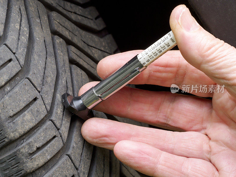 测量轮胎胎面深度