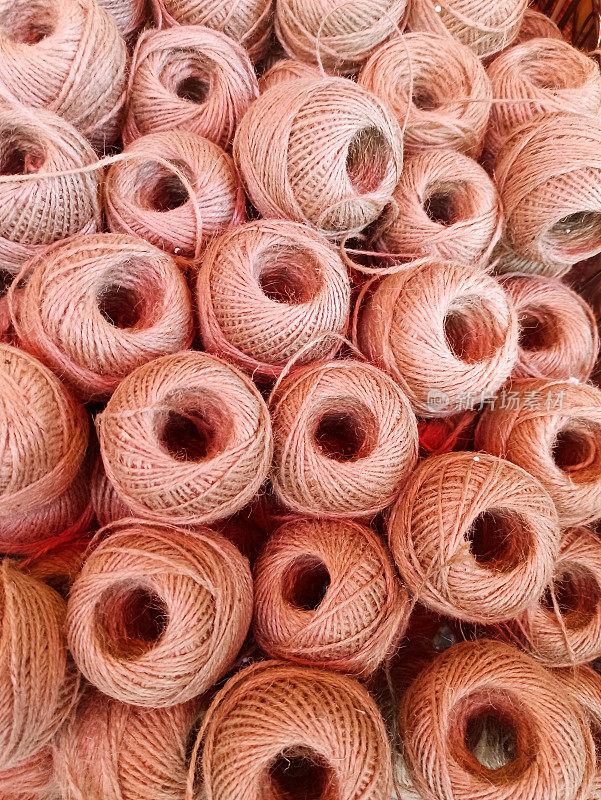 土耳其伊斯坦布尔市场出售的天然黄麻包装绳