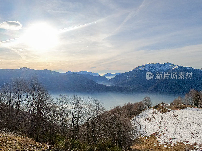 瑞士阿尔卑斯山，从提契诺州望出去，马乔雷湖