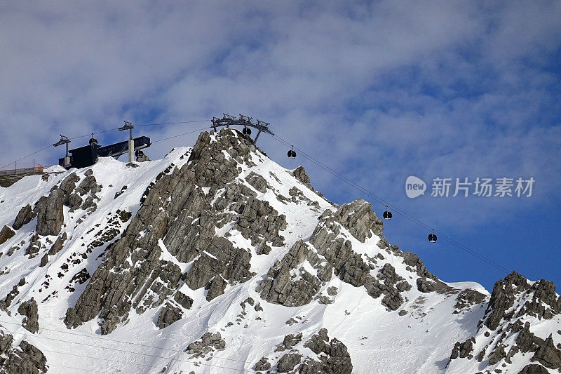 在奥地利的圣安东滑雪