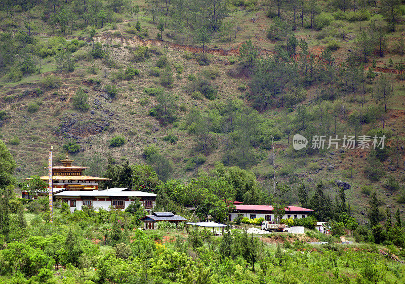 不丹洛贝沙山谷山顶上的奇米·拉克汉寺，人们为了求育而来到这里