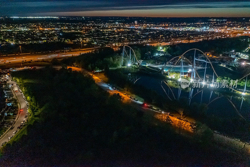 维多利亚白天夜晚的空中城市景观，沃恩，安大略省