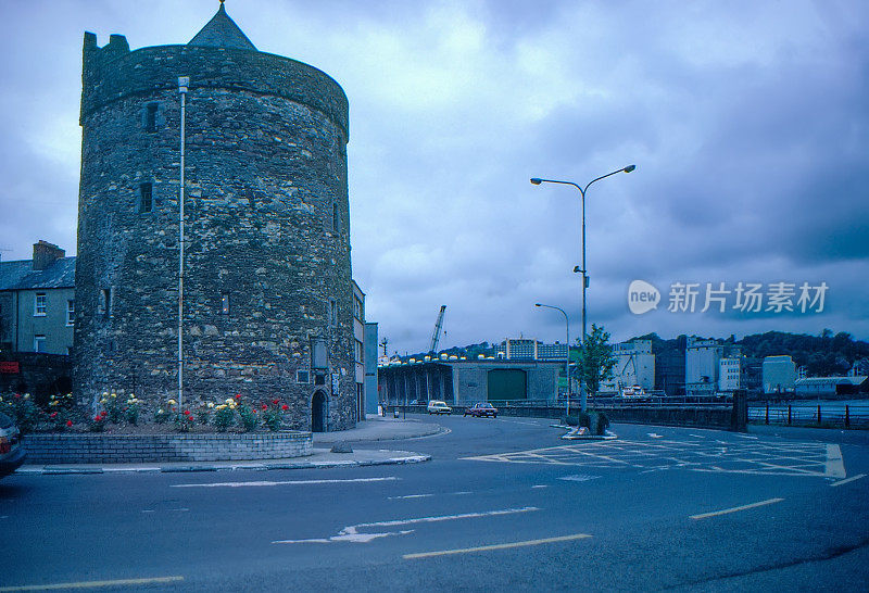 20世纪80年代旧正片扫描，雷金纳德塔在沃特福德市，爱尔兰